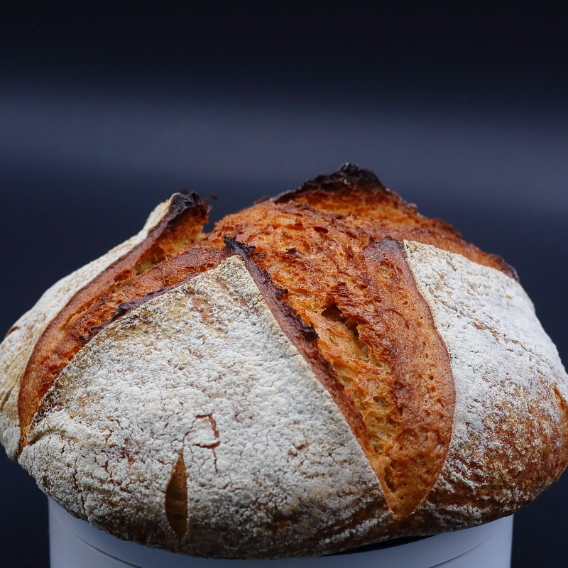 Pain de Sorgho artisanal aux graines et farines anciennes de la Maison FRED.