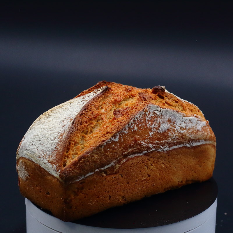 Pain Petit Épeautre artisanal au levain naturel de la Maison FRED.