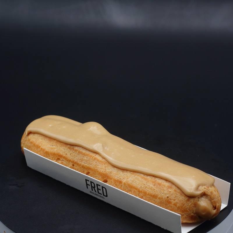 Éclair café artisanal garni de crème café – Maison FRED