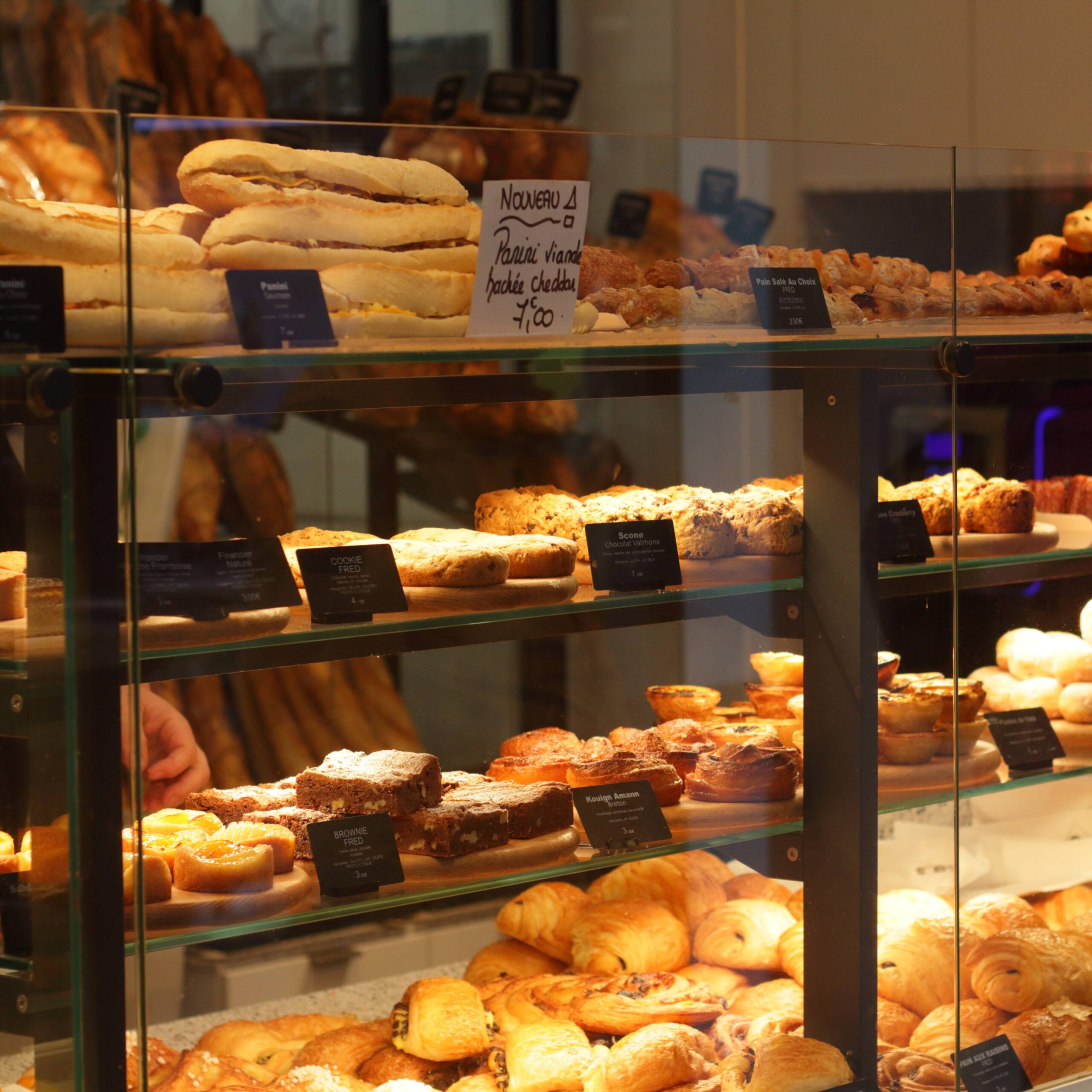 Vitrine de la boutique FRED Boulangeries à Charenton-le-Pont