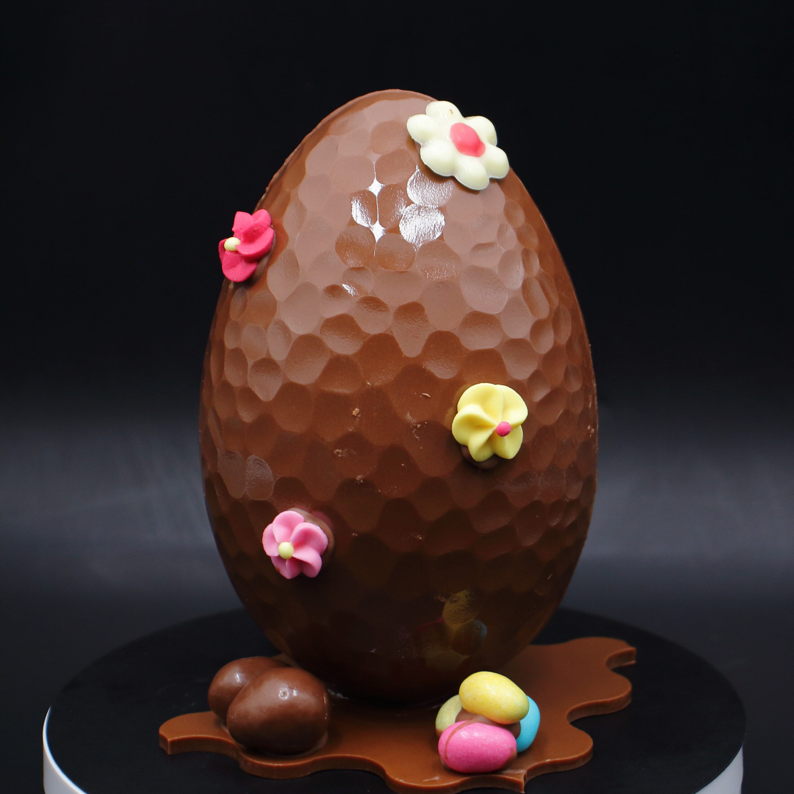Œuf en chocolat de Pâques décoré – Maison FRED